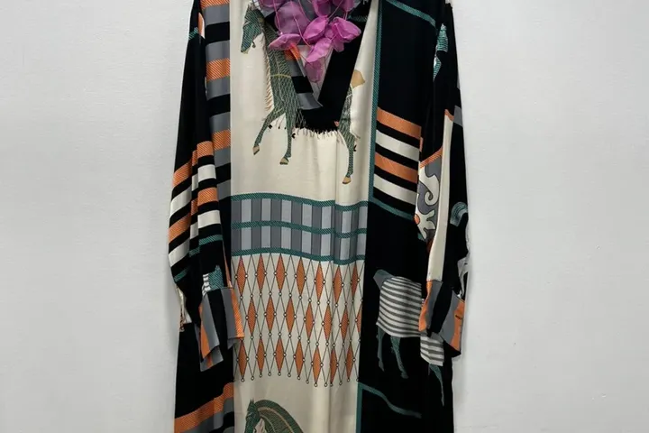 Vestido estampación caballos mezcla 20 % seda (124 pecho, 158 cadera)