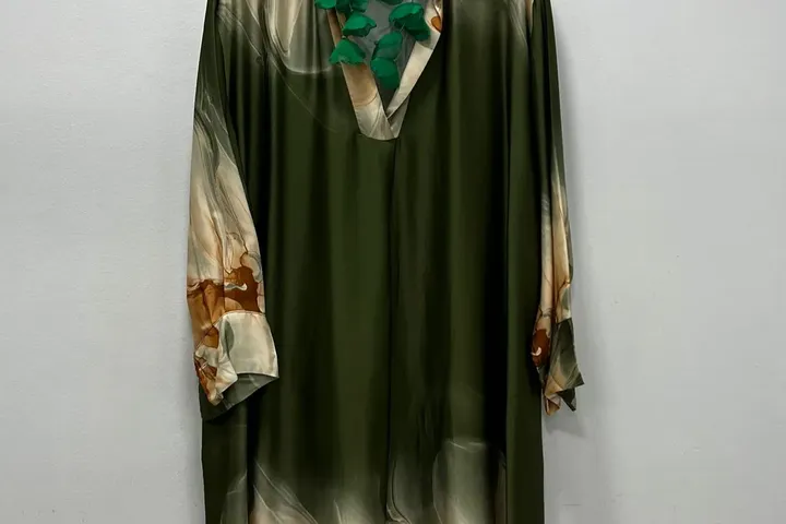 Vestido mezcla 20 % seda verde (124 pecho, 156 cadera)